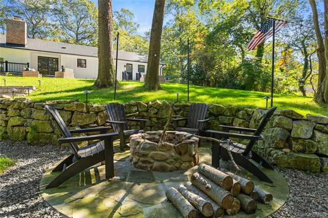 25 Pinoak Lane, Saint James, NY 11780