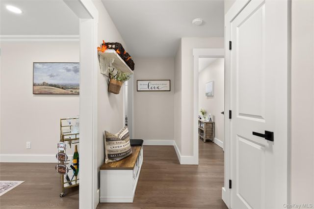 25 Pinoak Lane, Saint James, NY 11780