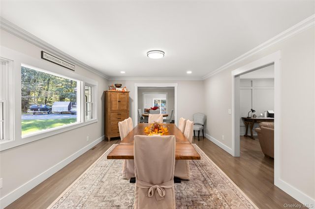 25 Pinoak Lane, Saint James, NY 11780