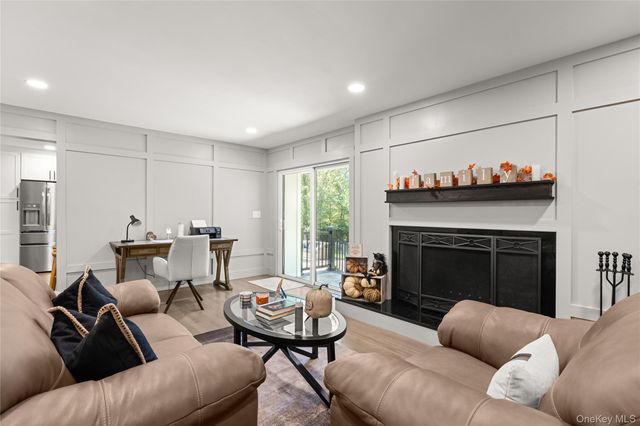 25 Pinoak Lane, Saint James, NY 11780