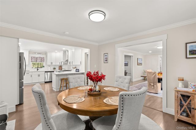 25 Pinoak Lane, Saint James, NY 11780