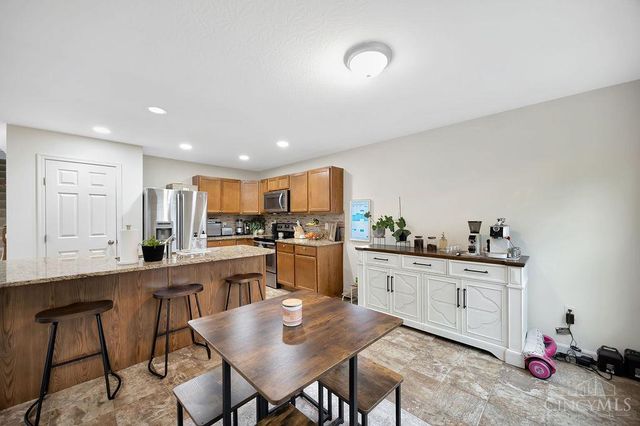 723 Grande Oaks Dr, Hamilton Twp, OH 45152