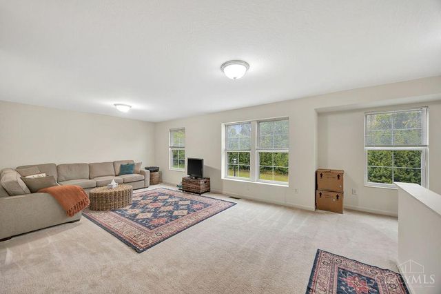 723 Grande Oaks Dr, Hamilton Twp, OH 45152