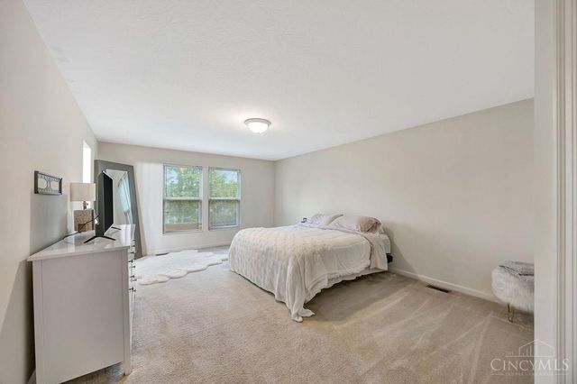 723 Grande Oaks Dr, Hamilton Twp, OH 45152