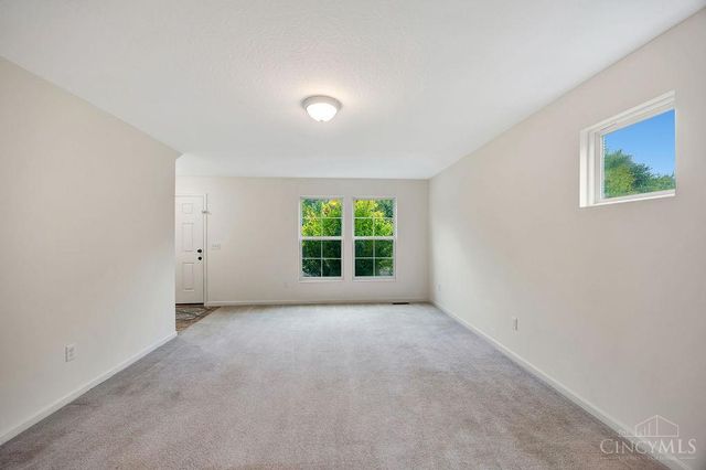 723 Grande Oaks Dr, Hamilton Twp, OH 45152