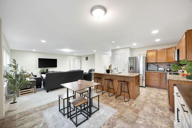 723 Grande Oaks Dr, Hamilton Twp, OH 45152