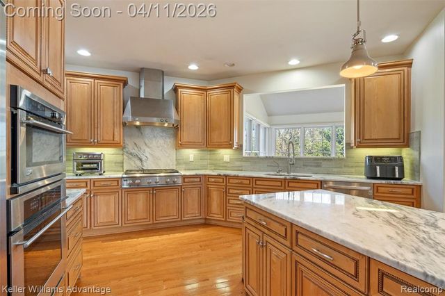 24936 Hadlock Drive, Novi, MI 48374