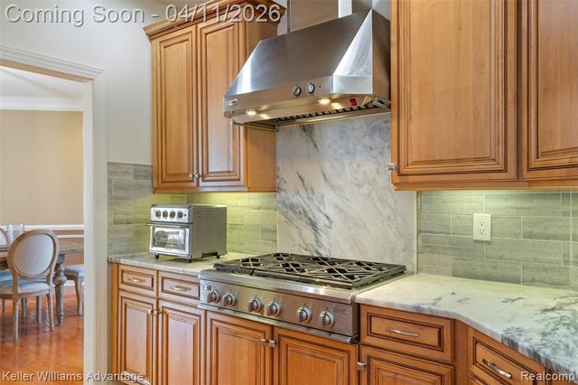 24936 Hadlock Drive, Novi, MI 48374