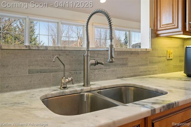 24936 Hadlock Drive, Novi, MI 48374