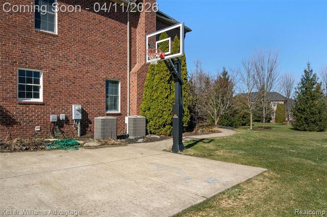 24936 Hadlock Drive, Novi, MI 48374