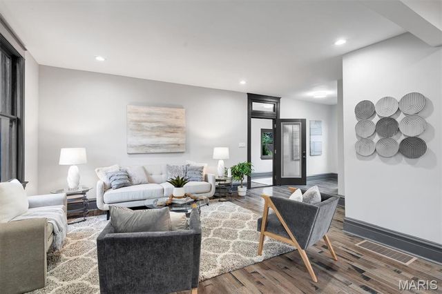 2118 McCausland Avenue, St Louis, MO 63143