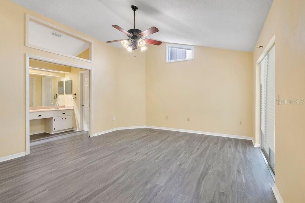 Image 11 of property listing at 1218 RED DANDY DRIVE, Orlando, FL 32818