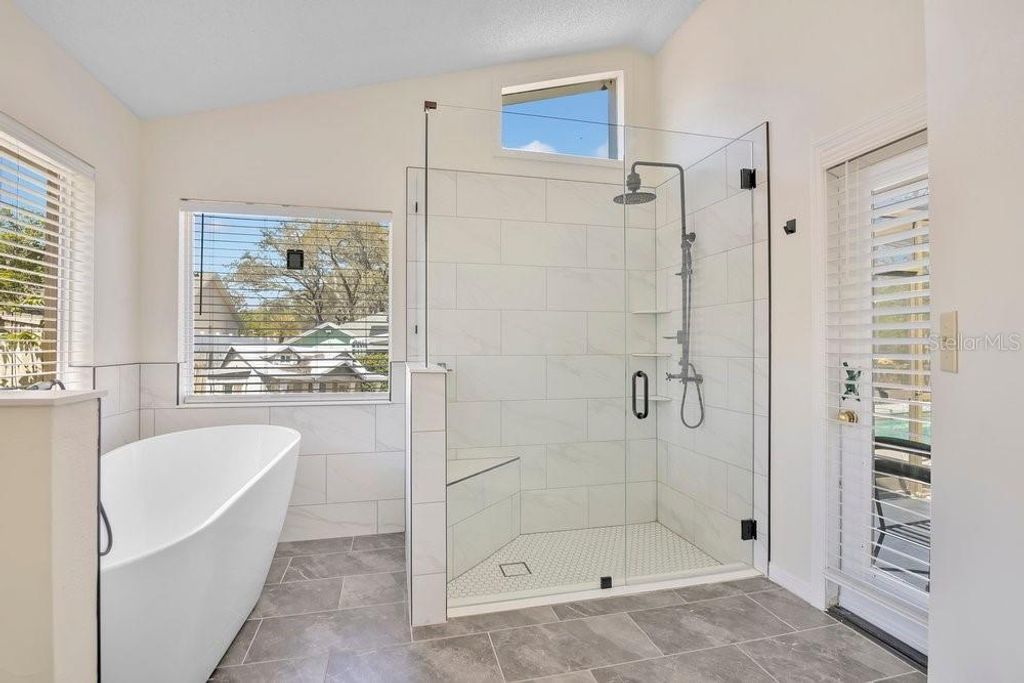 Image 13 of property listing at 1218 RED DANDY DRIVE, Orlando, FL 32818