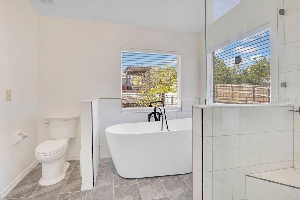 Image 14 of property listing at 1218 RED DANDY DRIVE, Orlando, FL 32818