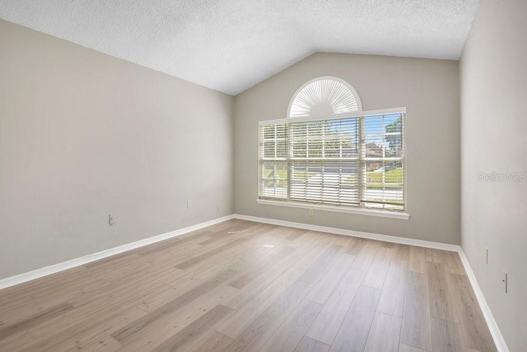 Image 15 of property listing at 1218 RED DANDY DRIVE, Orlando, FL 32818