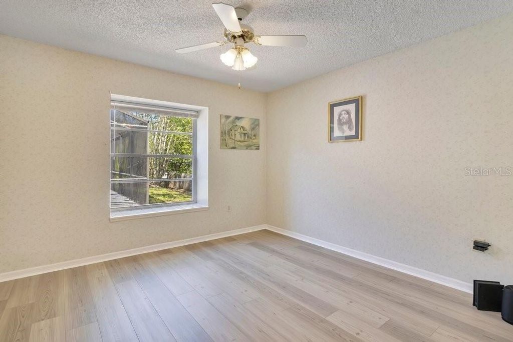 Image 16 of property listing at 1218 RED DANDY DRIVE, Orlando, FL 32818