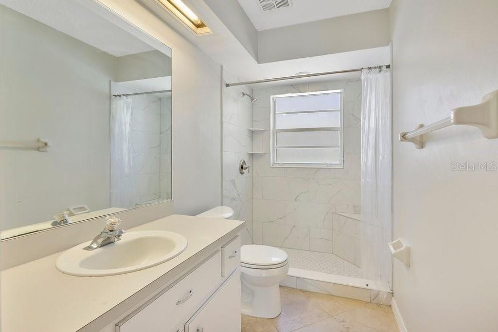 Image 17 of property listing at 1218 RED DANDY DRIVE, Orlando, FL 32818