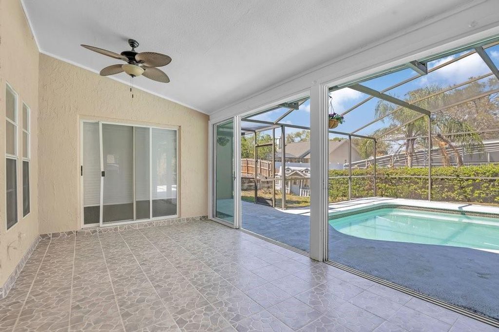 Image 18 of property listing at 1218 RED DANDY DRIVE, Orlando, FL 32818