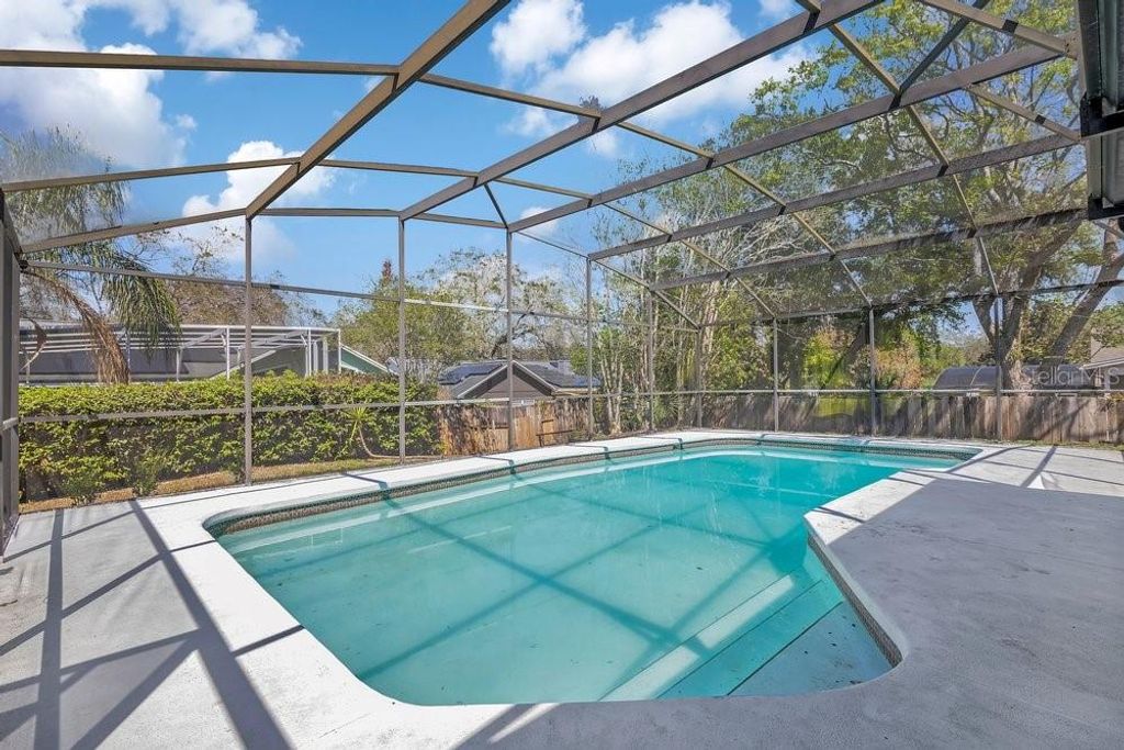 Image 19 of property listing at 1218 RED DANDY DRIVE, Orlando, FL 32818