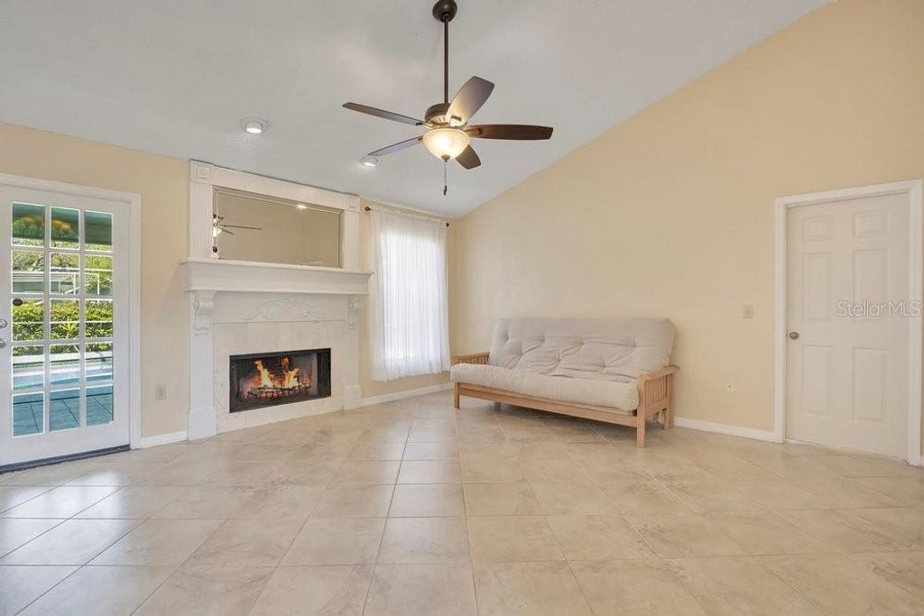 Image 6 of property listing at 1218 RED DANDY DRIVE, Orlando, FL 32818