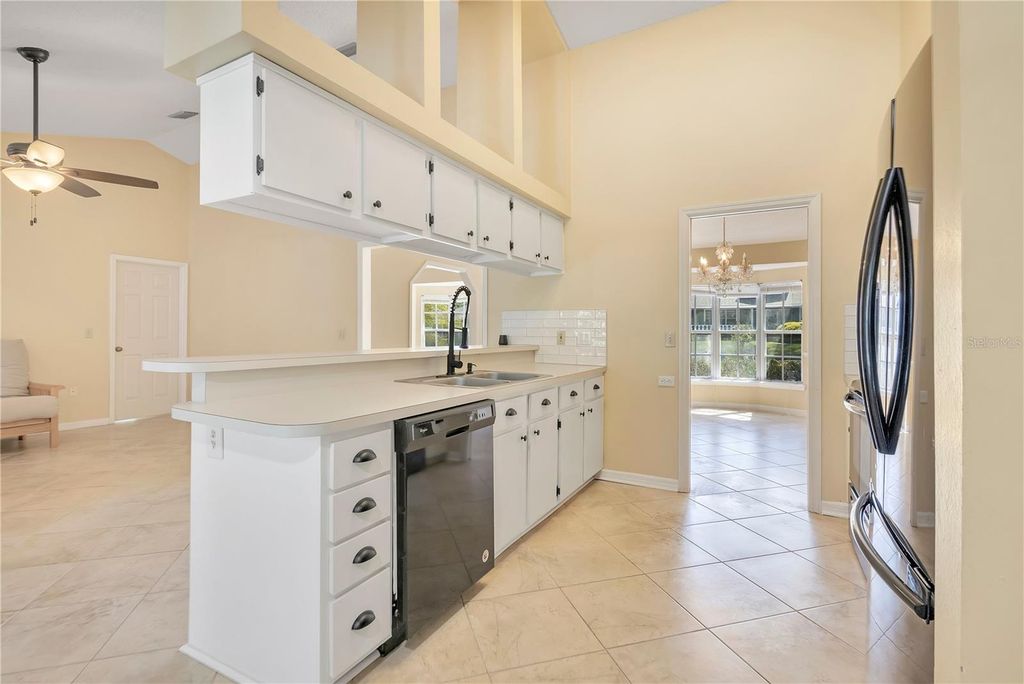 Image 8 of property listing at 1218 RED DANDY DRIVE, Orlando, FL 32818