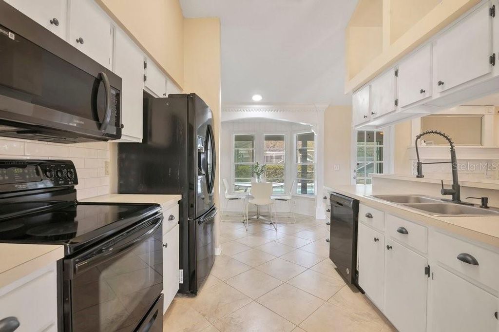 Image 9 of property listing at 1218 RED DANDY DRIVE, Orlando, FL 32818