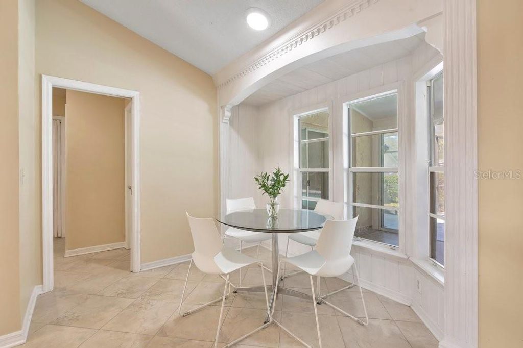 Image 10 of property listing at 1218 RED DANDY DRIVE, Orlando, FL 32818