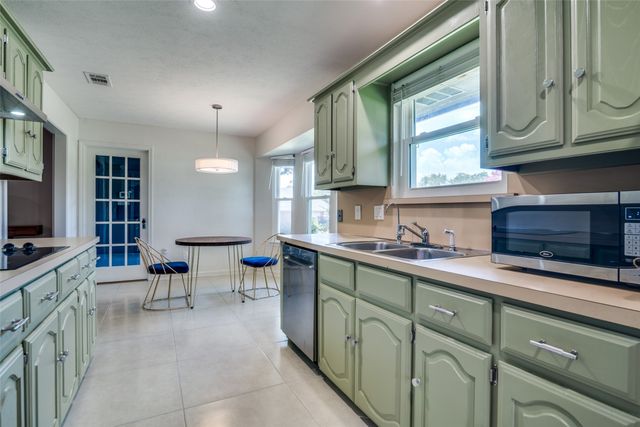 913 Lake Meadows Drive, Rockwall, TX 75087