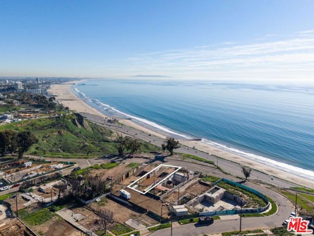15515 Via De Las Olas, Pacific Palisades (los Angeles), CA 90272