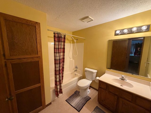 1570 Wheelock Lane 104, Saint Paul, MN 55117