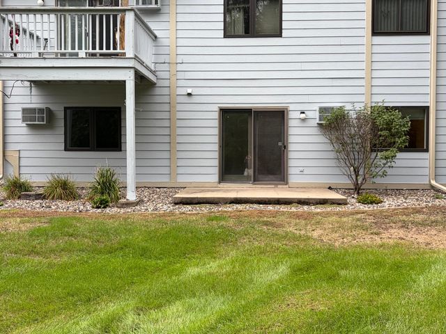 1570 Wheelock Lane 104, Saint Paul, MN 55117