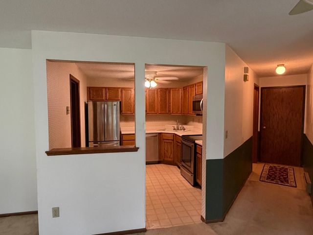 1570 Wheelock Lane 104, Saint Paul, MN 55117