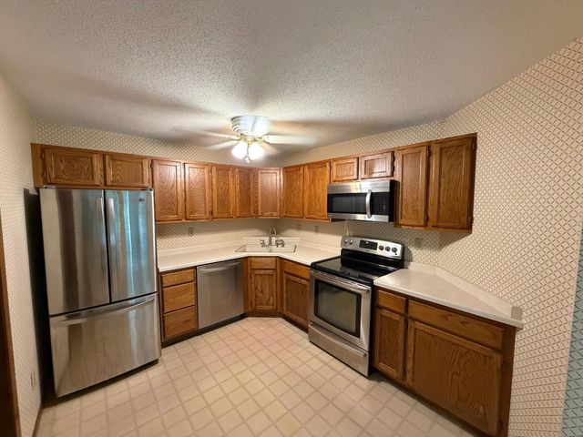 1570 Wheelock Lane 104, Saint Paul, MN 55117