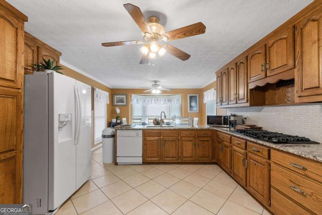1061 Highway 92 N, Fayetteville, GA 30214