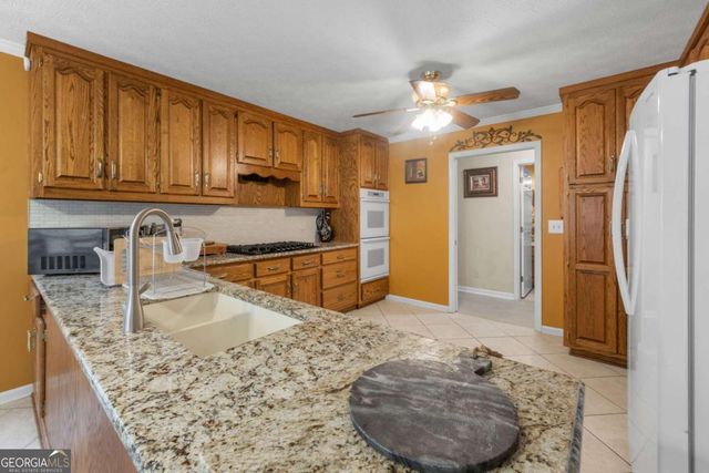 1061 Highway 92 N, Fayetteville, GA 30214