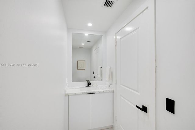 315 NE 3rd Ave 1909, Fort Lauderdale, FL 33301