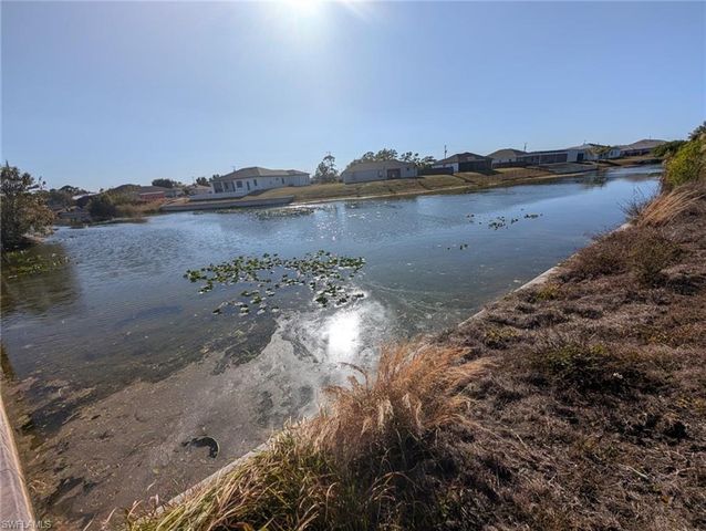 546 NE 5th CT, Cape Coral, FL 33909