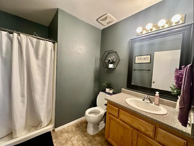 2390 S Laval Avenue, Fresno, CA 93725