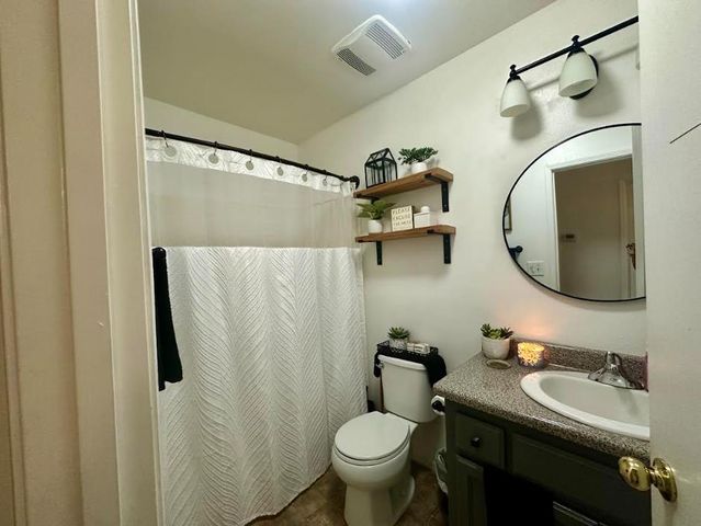 2390 S Laval Avenue, Fresno, CA 93725