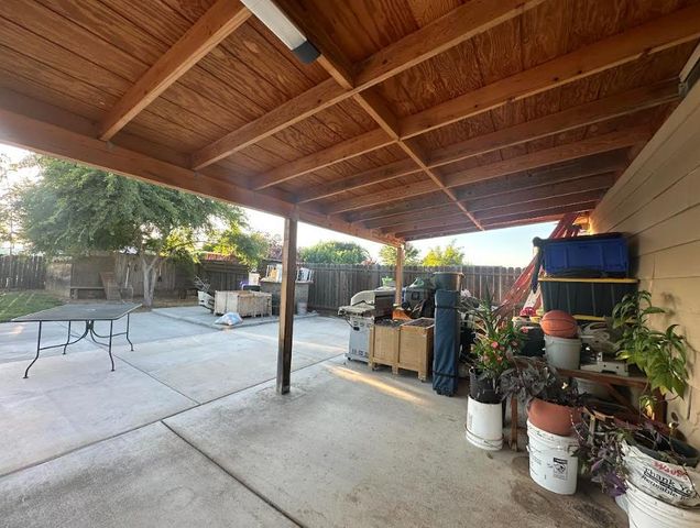 2390 S Laval Avenue, Fresno, CA 93725