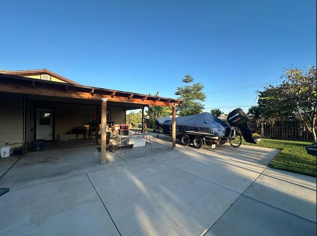 2390 S Laval Avenue, Fresno, CA 93725