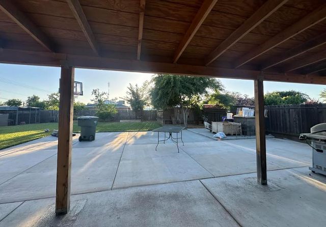 2390 S Laval Avenue, Fresno, CA 93725