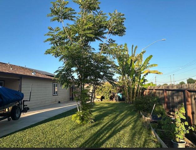 2390 S Laval Avenue, Fresno, CA 93725