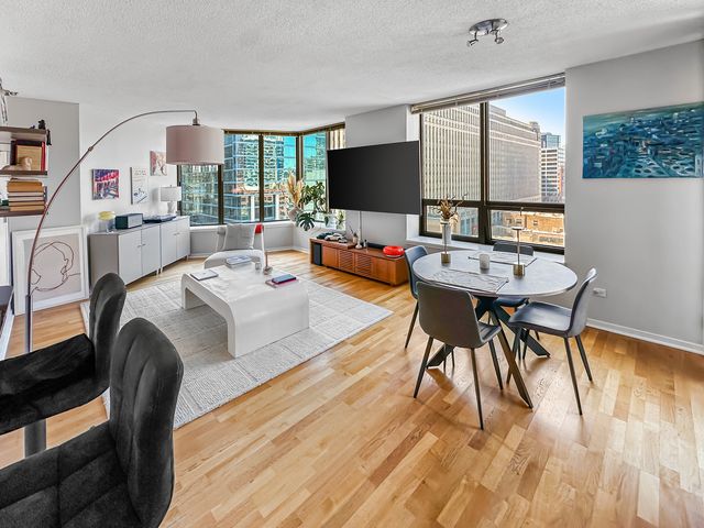 400 N La Salle Drive 1208, Chicago, IL 60654