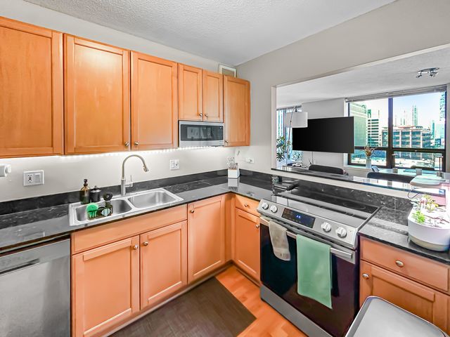 400 N La Salle Drive 1208, Chicago, IL 60654