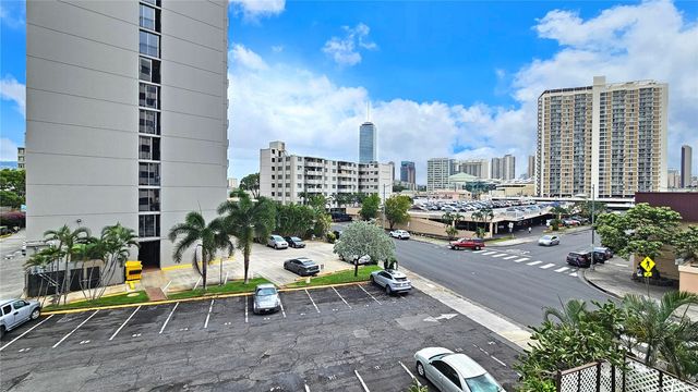 1624 Kanunu Street 304, Honolulu, HI 96814