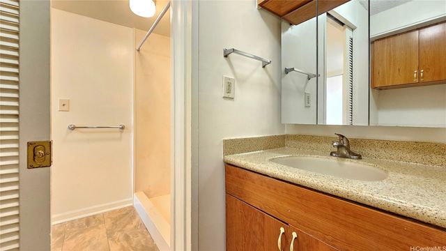 1624 Kanunu Street 304, Honolulu, HI 96814
