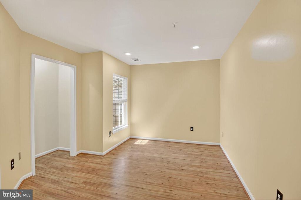 Image 10 of property listing at 6222 WILD SWAN WAY #203, Columbia, MD 21045