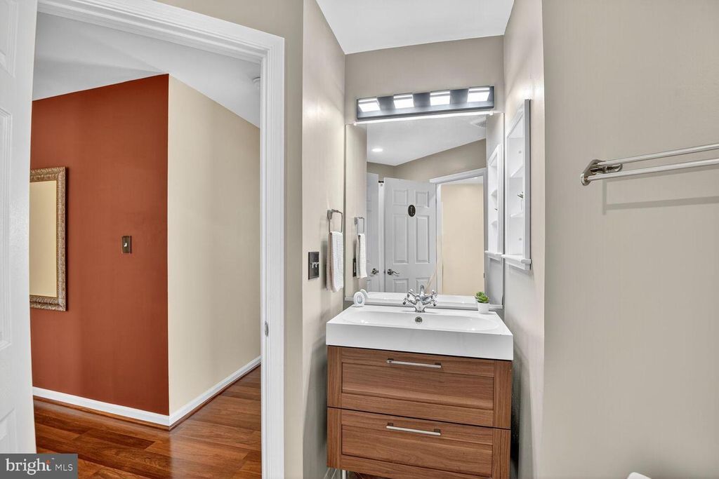 Image 11 of property listing at 6222 WILD SWAN WAY #203, Columbia, MD 21045
