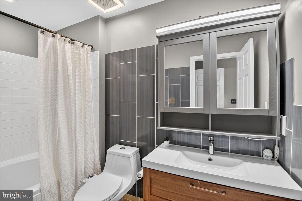 Image 15 of property listing at 6222 WILD SWAN WAY #203, Columbia, MD 21045